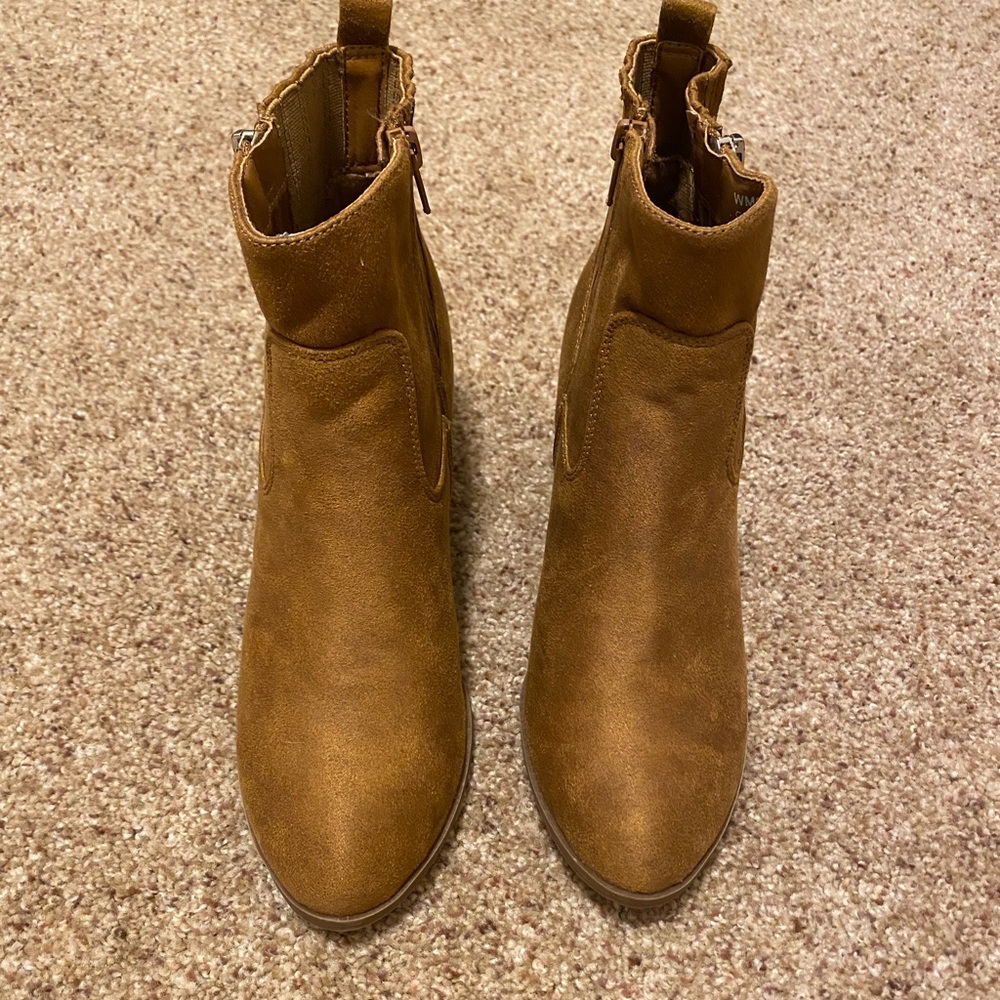 2/$18 DV by Dolce Vita Caitie NWOT boots brown